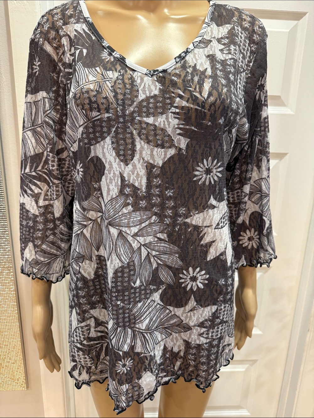 Women’s Sheer Floral Print Tunic Top - Gray/White